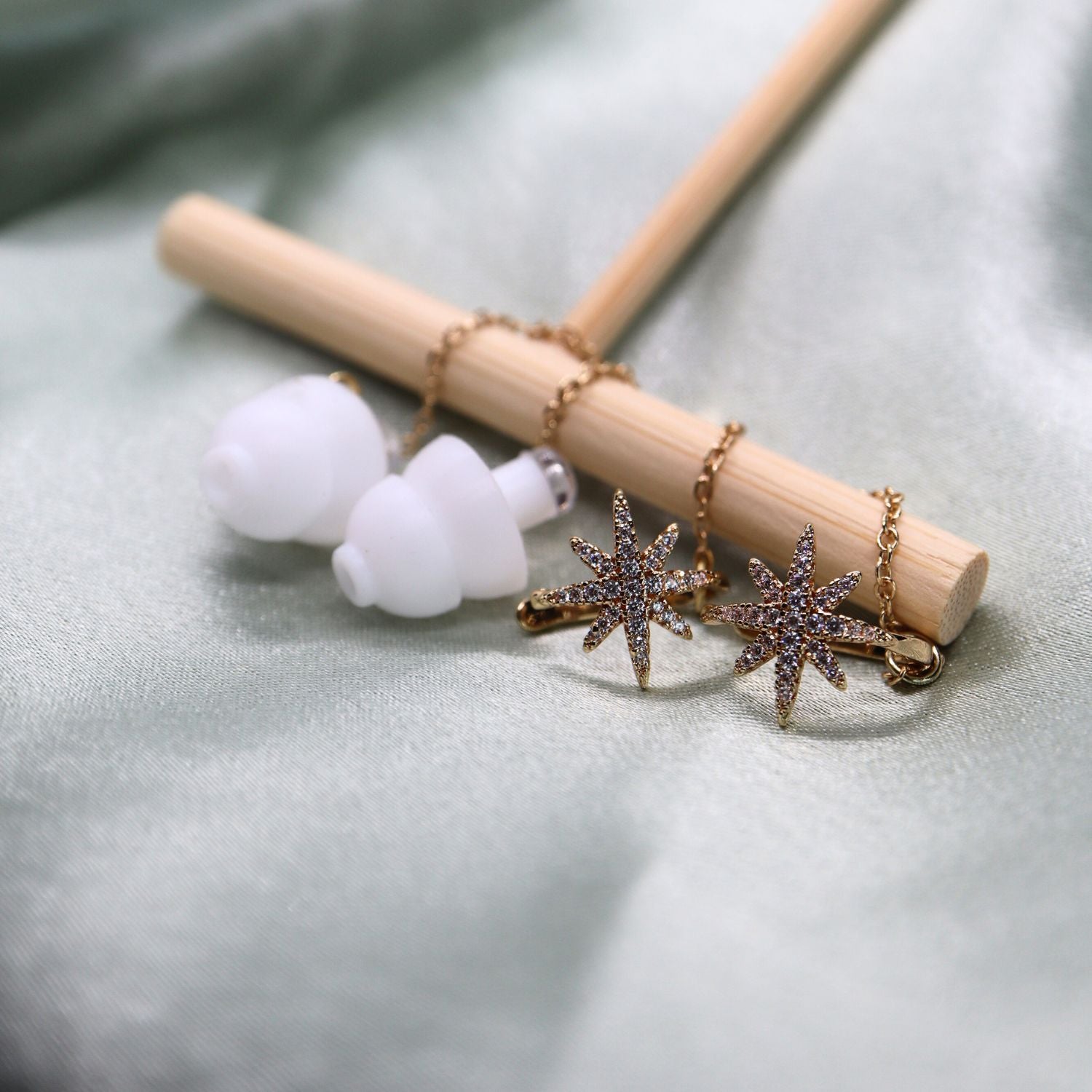 Earcuffs Voor Oordopjes (Ster Kwastjes) Goudkleurig Sfeerbeeld