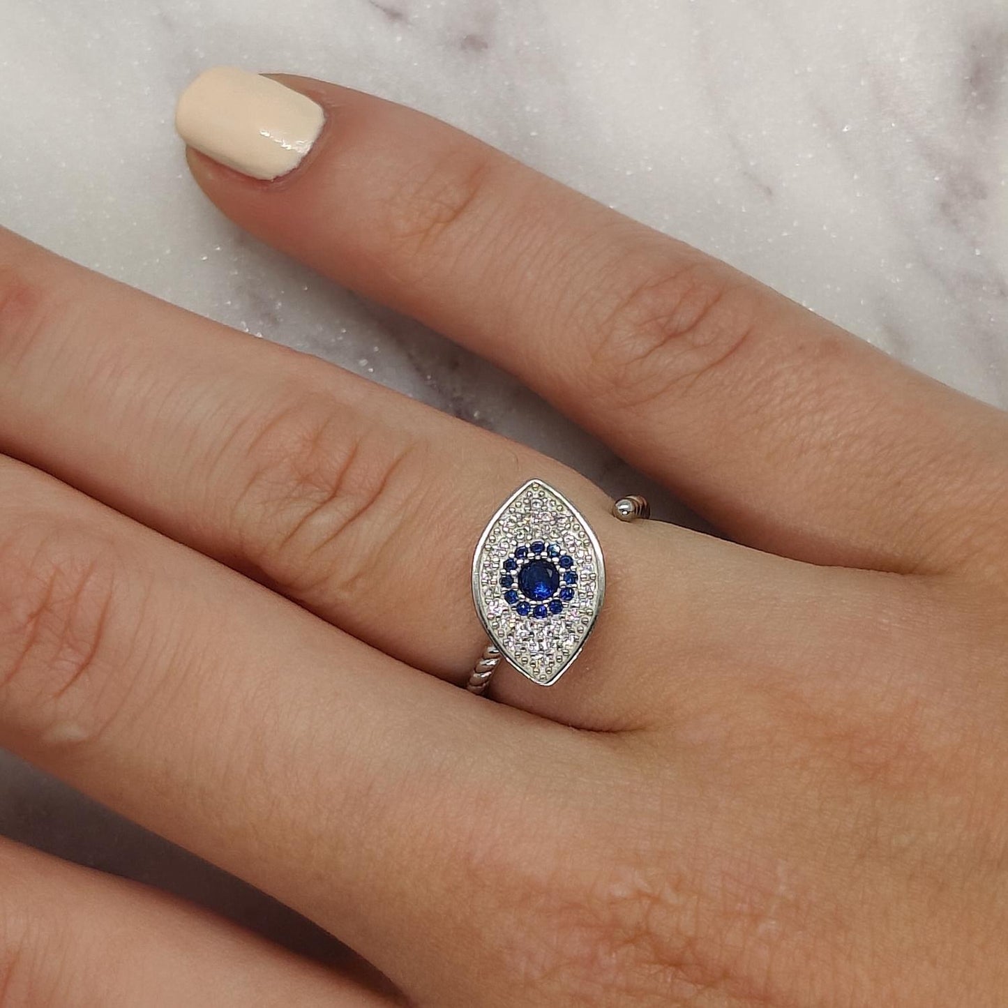 Anxiety Ring (Draairing Oog) Zilver 925 om vinger