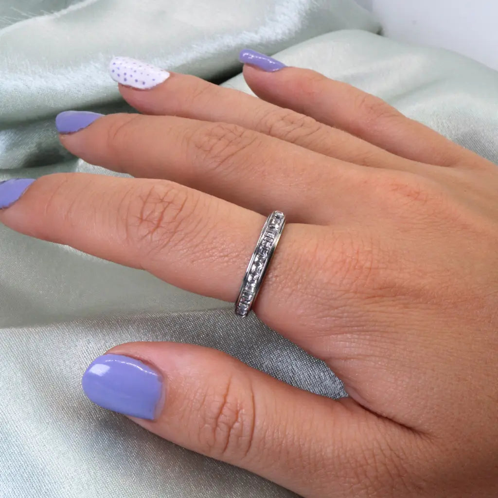 Anxiety Ring (Spark) Zilver om vinger