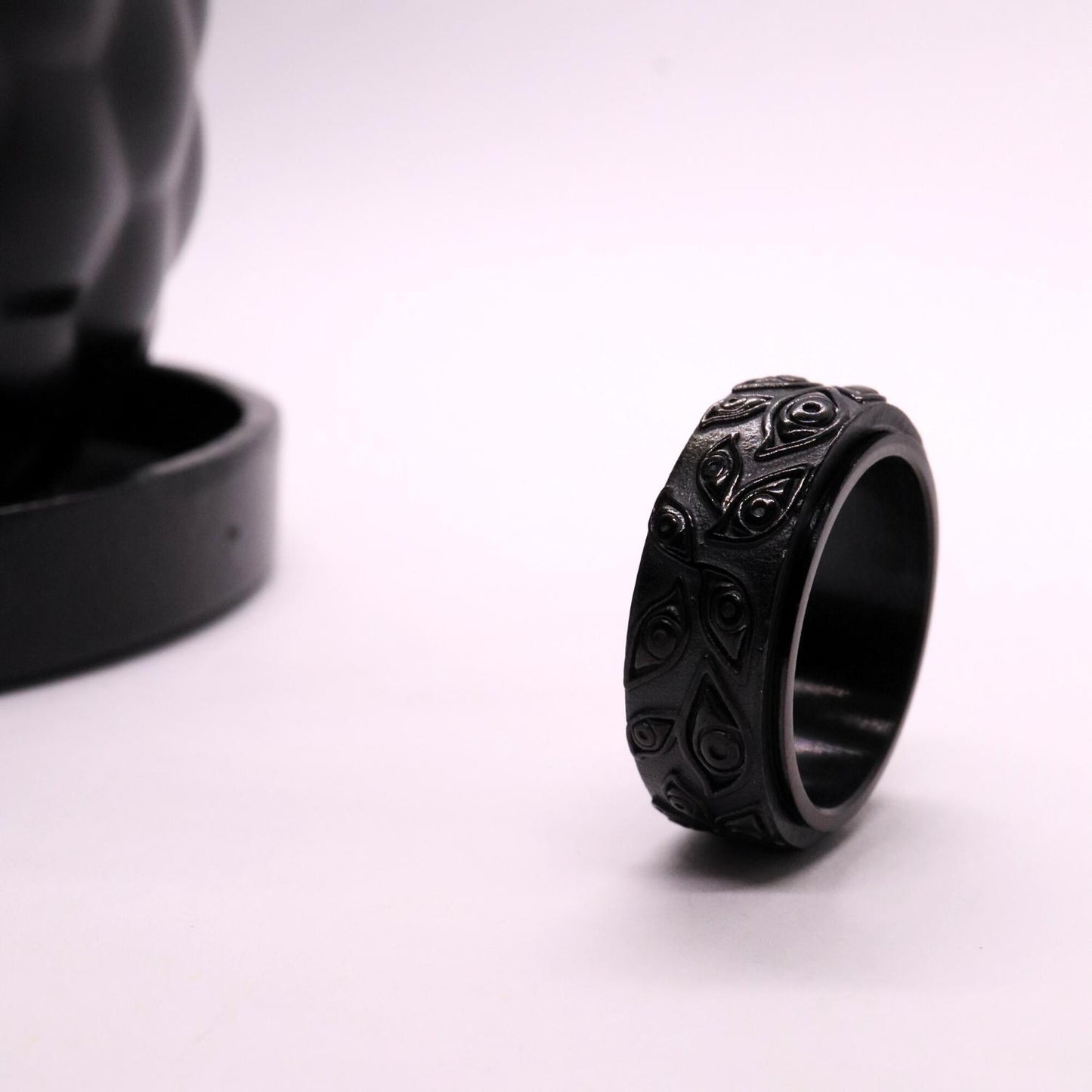 Anxiety Ring (Ogen) Zwart sfeerafbeelding