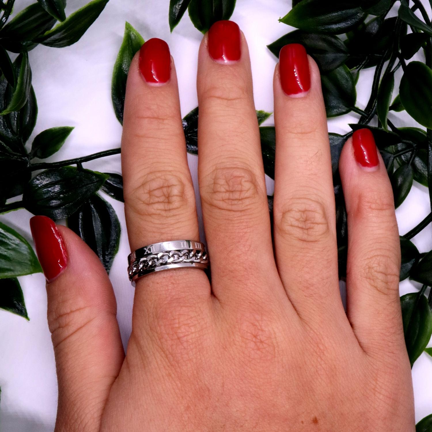 Anxiety Ring (Rome) Zilver om vinger