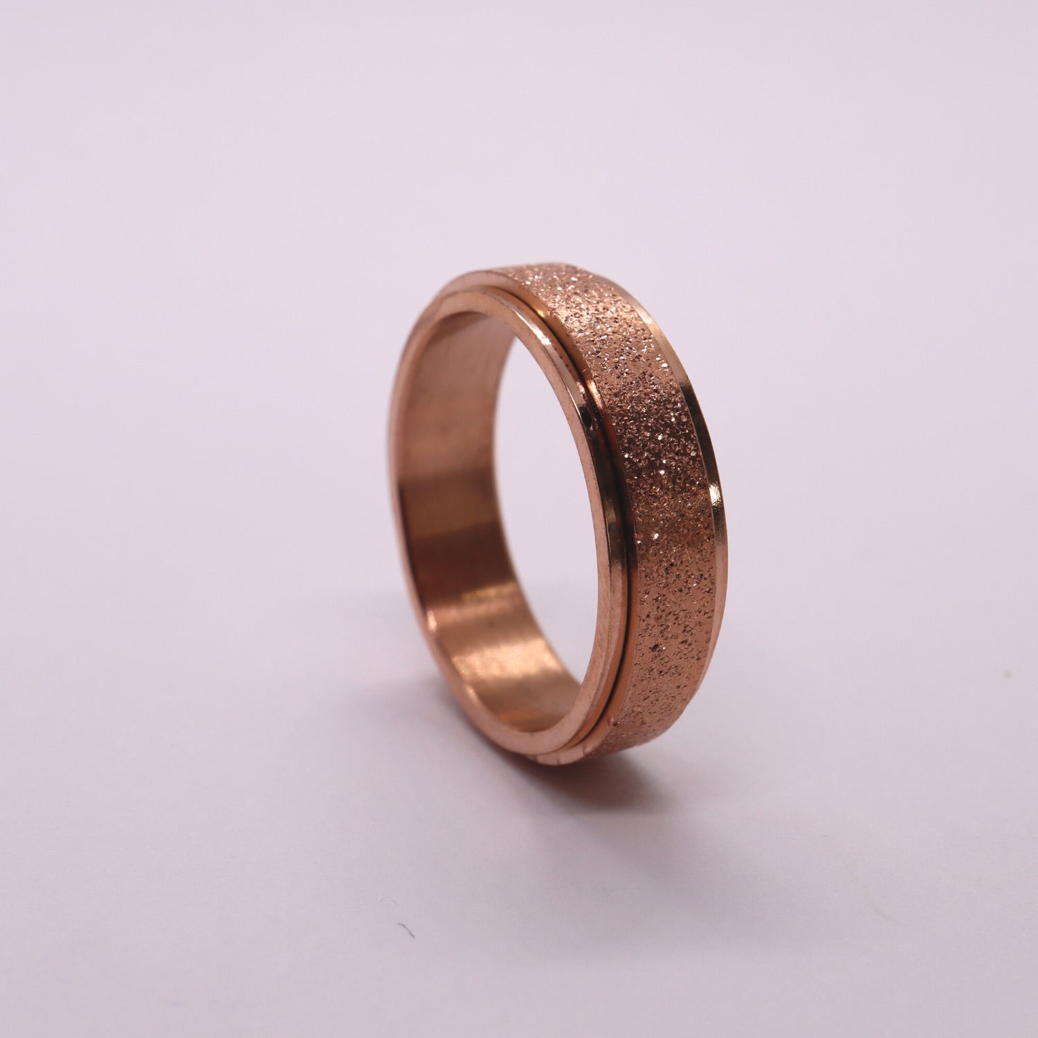 Anxiety ring (Glitter) Rosé Goud Sfeerbeeld